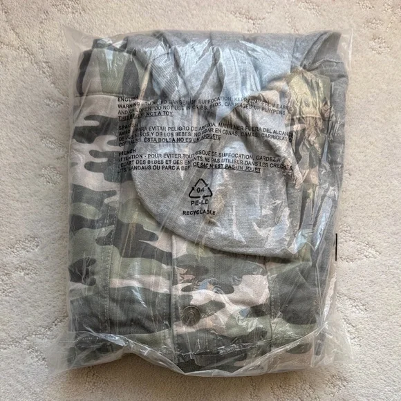 Camo Sweater Sleeve Jacket, New in Package, Women’s Small - Picture 3 of 3